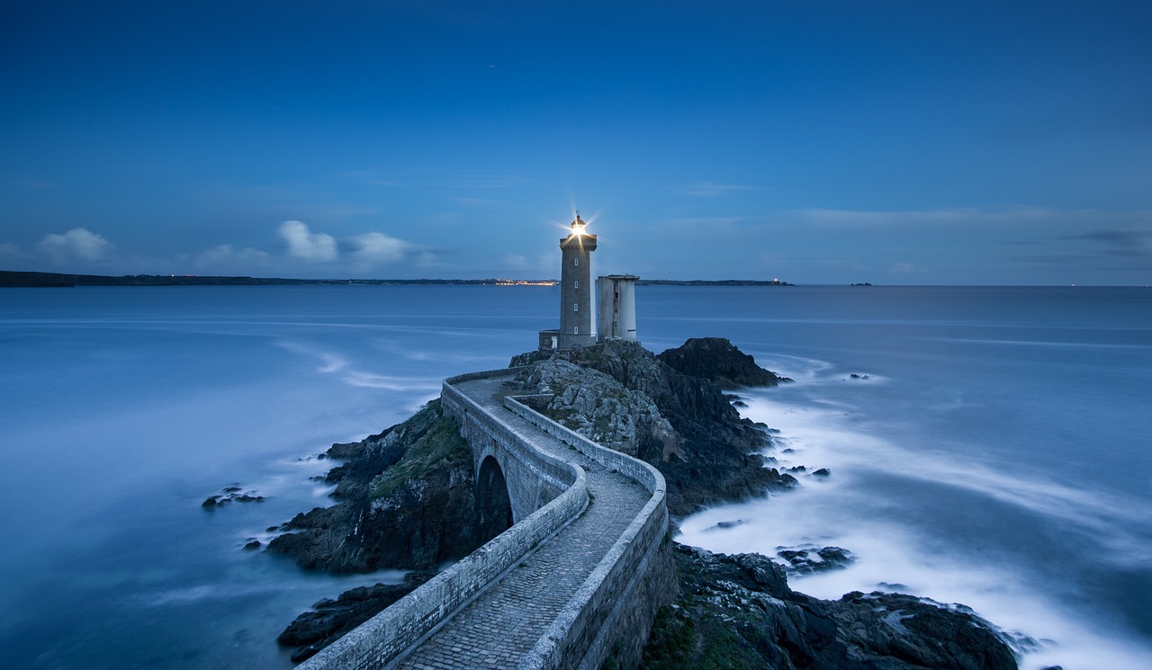 lighthouse, coast, walkway-1838593.jpg